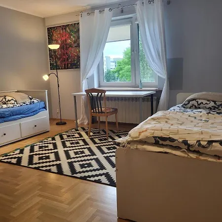 Large With Wardrobe Space ורשה