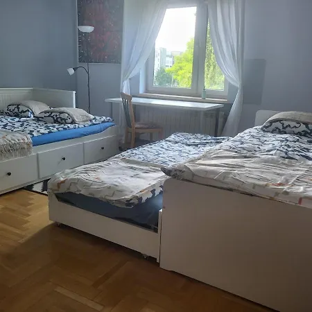 Large With Wardrobe Space דירה